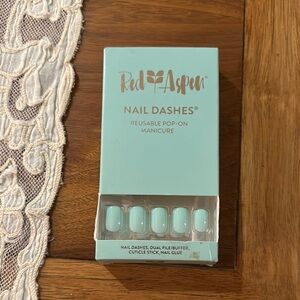 Red Aspen Nail Dashes - Light Blue